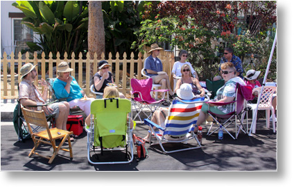 A chatting group of neighbors